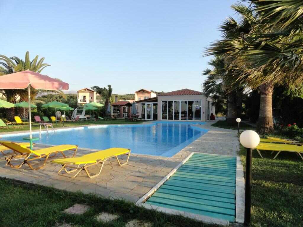Garden, sun loungers and swimming pool at Pardalakis Studios, Gerani