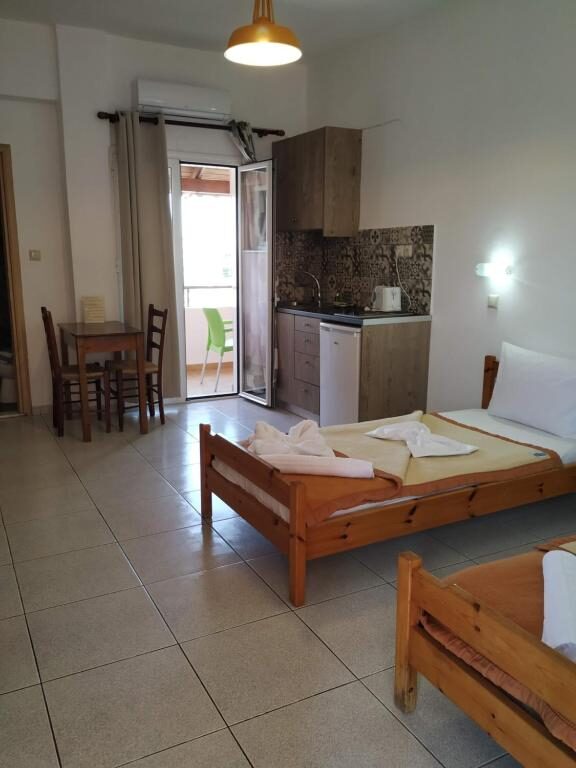 Spacious studio with dining table, kitchen and balcony door